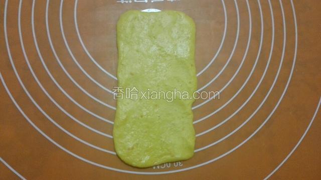 擀成长方形薄片！