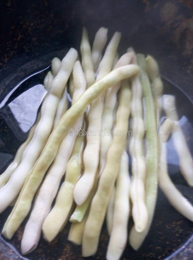 这是煮好的米豆，具体时间不一定，煮熟为止，