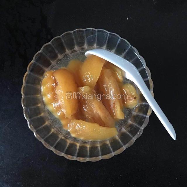 由于是受伤的枇杷，所以色泽有点儿发黑不好看，但不影响口感。