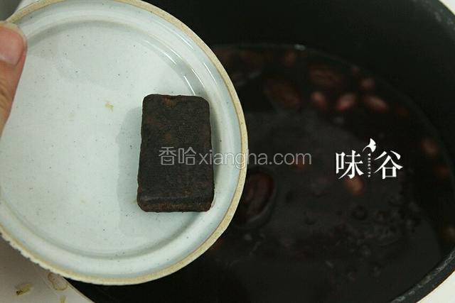 粥熬好后，调入红糖或者冰糖食用，如果是女性食用，调入红糖为最佳。