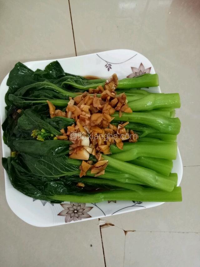 淋上爆香蒜蓉酱汁即可