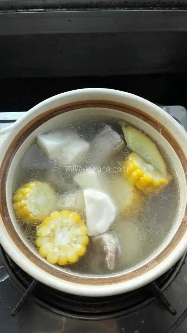 加入山药块，再煮30分钟
