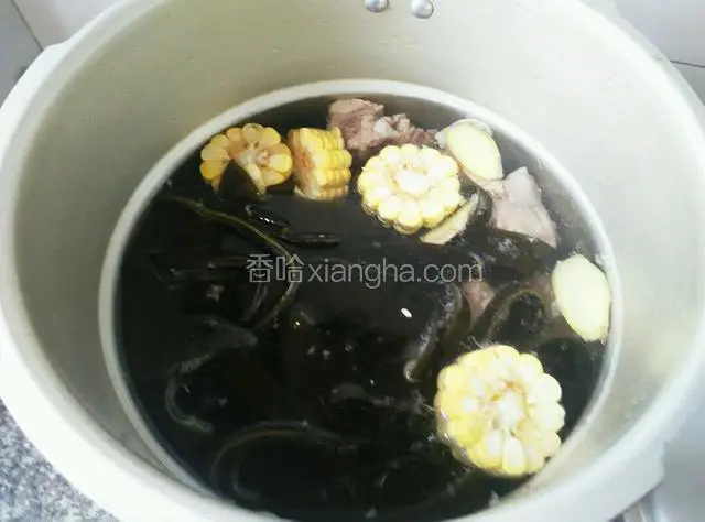 加入适量的水