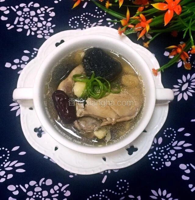 1小时后加入盐调味即可。