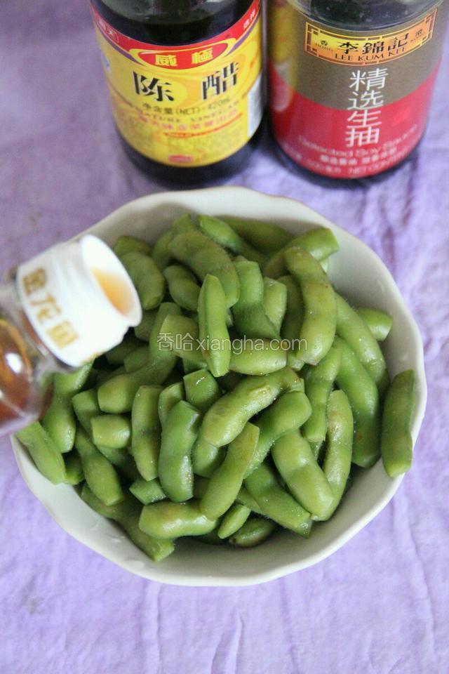 煮好后，盛出，加醋，生抽，香油。