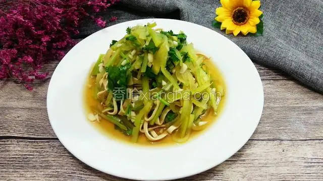凉拌莴苣百叶丝