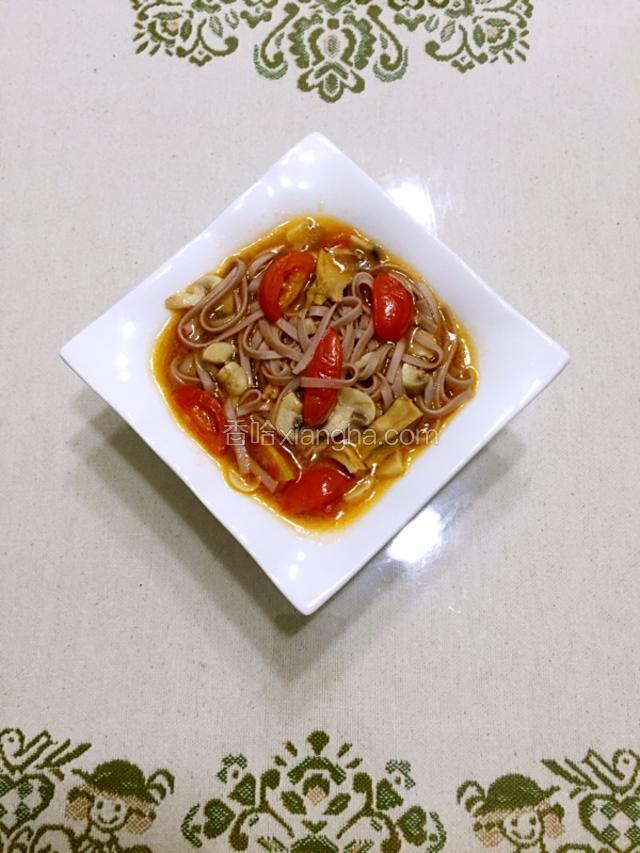 翻炒一下装盘食用，此面制作完工