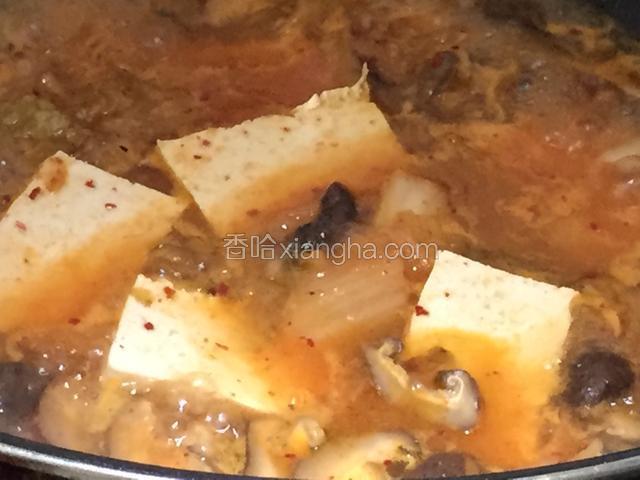 然后放入豆腐继续烧2分钟左右
