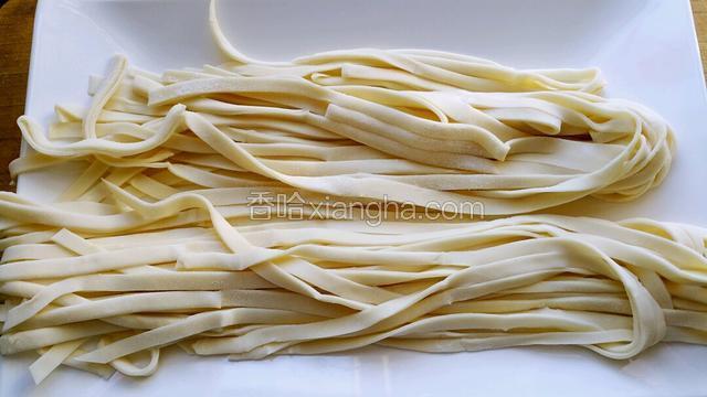 切好的面条