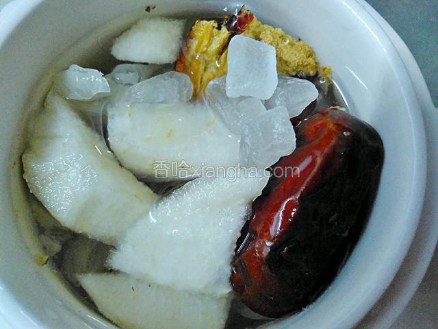 加适量的冰糖，甜度根据个人喜好掌握。