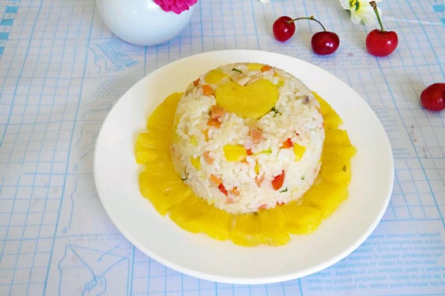 菠萝鸡肉炒饭