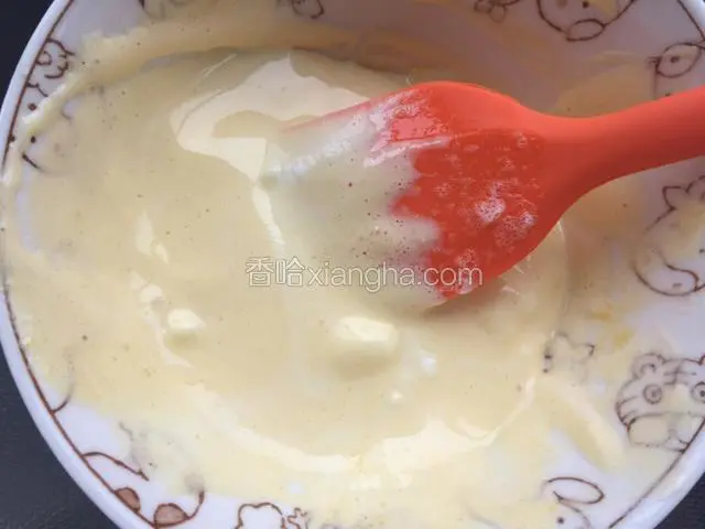 翻拌均匀的蛋黄蛋清