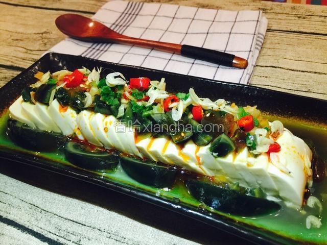 凉拌葱油皮蛋豆腐