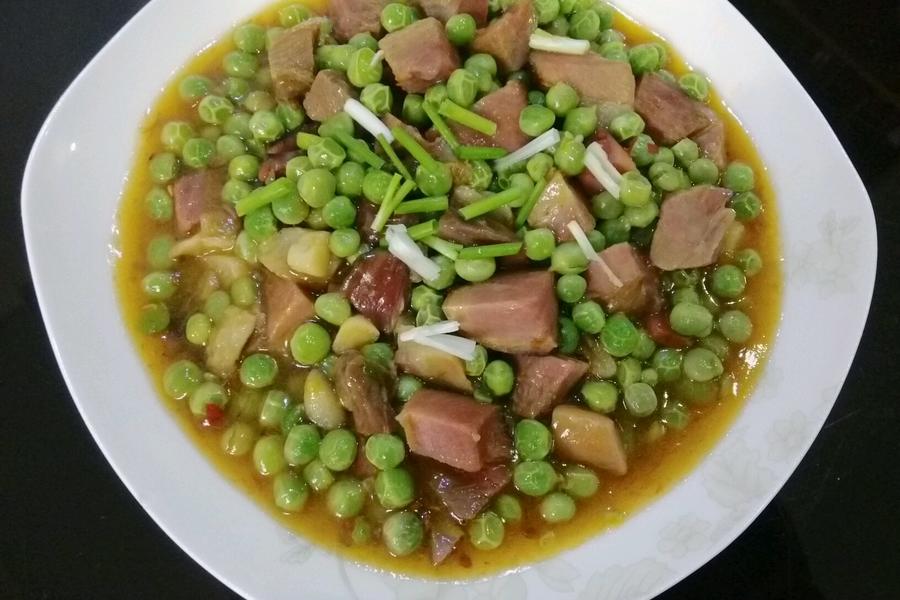 腊肉烧青豆