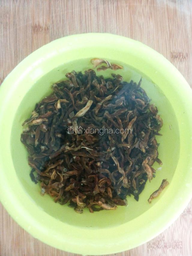 干豆角洗净要用清水泡2小时