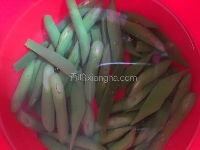 凉水中待凉(不然会变黄)；