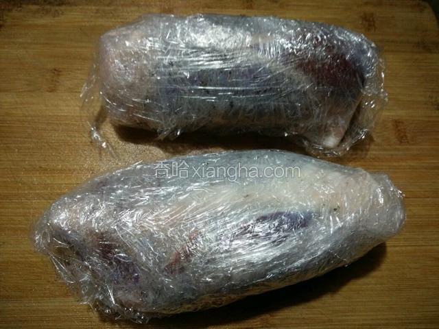 用保鲜膜封好，入冰箱冷藏24小时入味（这步根据肉块大小灵活调整）