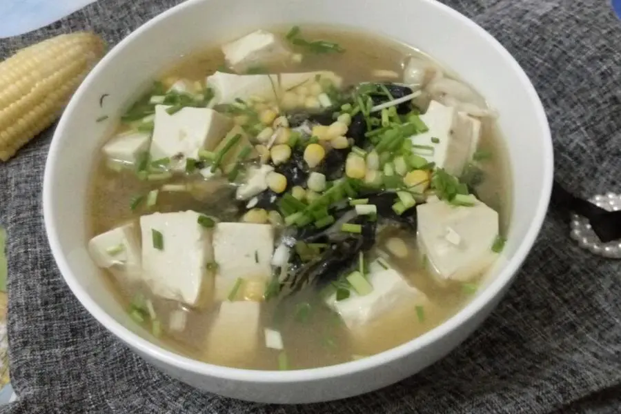 玉米鱼头豆腐汤