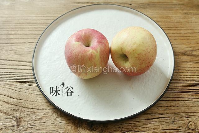 苹果用盐水洗净。
