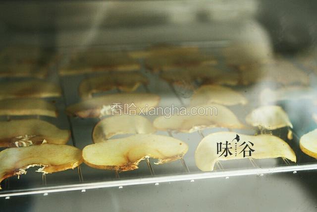 烤箱150度烤50分钟。