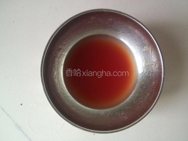 把番茄酱，白醋，糖，淀粉调成汁！