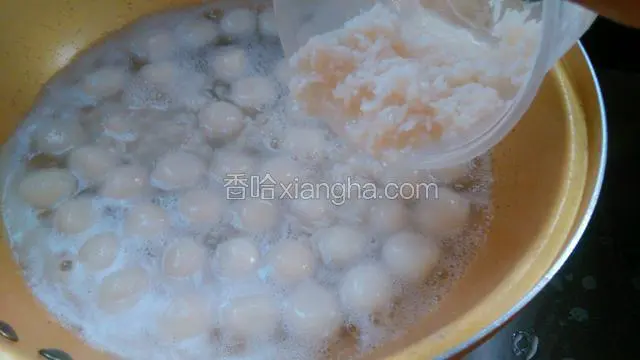 糖下入后煮开就加米酒