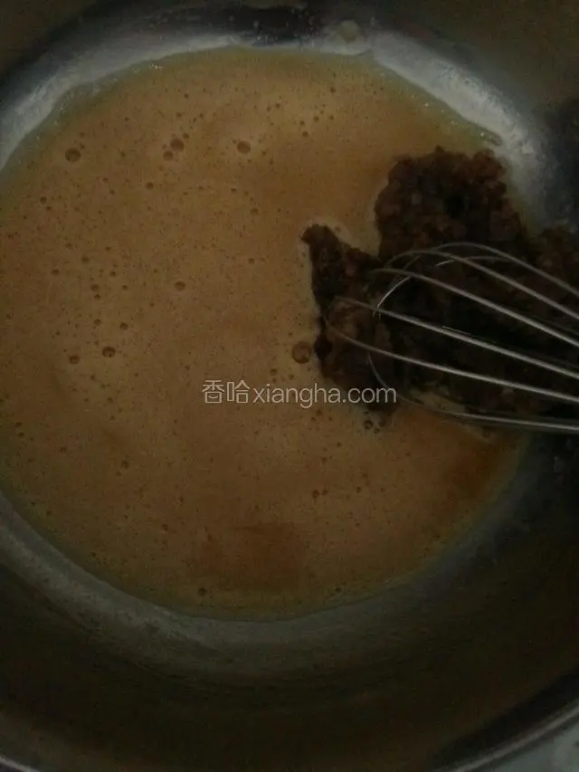 加入枣泥搅拌均匀。