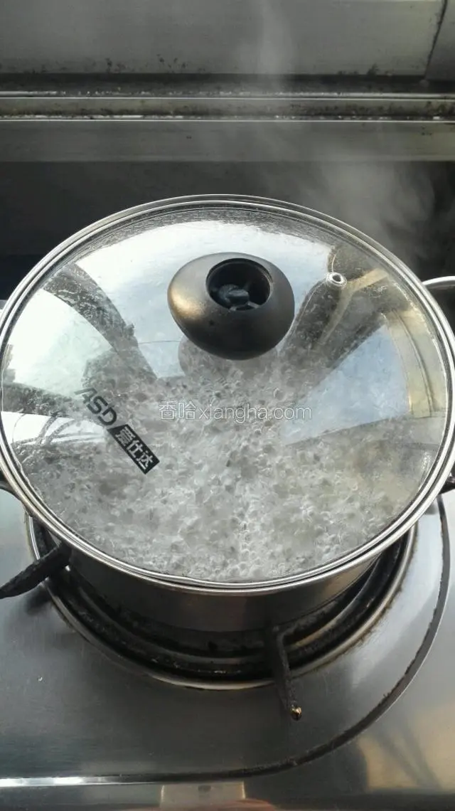 浸泡后大火炖煮焯水