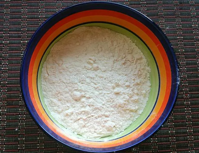 准备食材，面粉50克