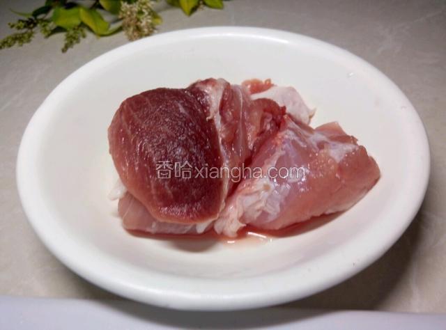 猪肉一块，具体多重没称，最好是五花肉，