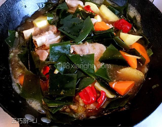 加老抽、生抽、香醋、料酒、胡椒粉、盐5克、1000克水大火炖。