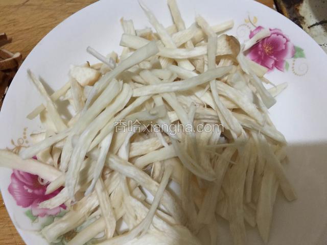 杏鲍菇撕成小条