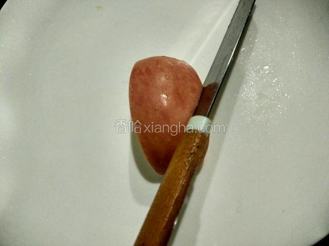 按你喜欢的花纹开始刻花