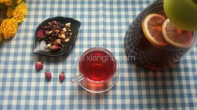 倒一杯品尝一下 酸酸甜甜的 