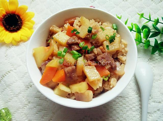 腊肉土豆焖饭