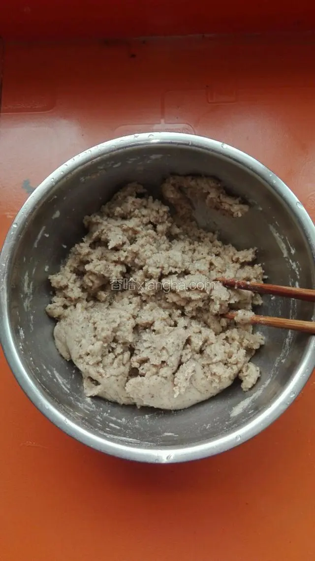 调匀成椒盐酥备用
