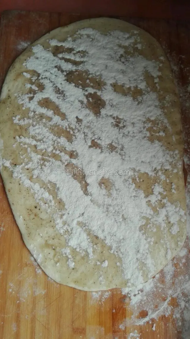 撒上一层干面粉