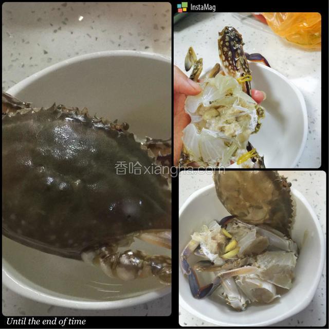 螃蟹刷洗干净，揭盖子，去腮和内脏后，切成四块，用料酒、姜丝和盐腌好备用；