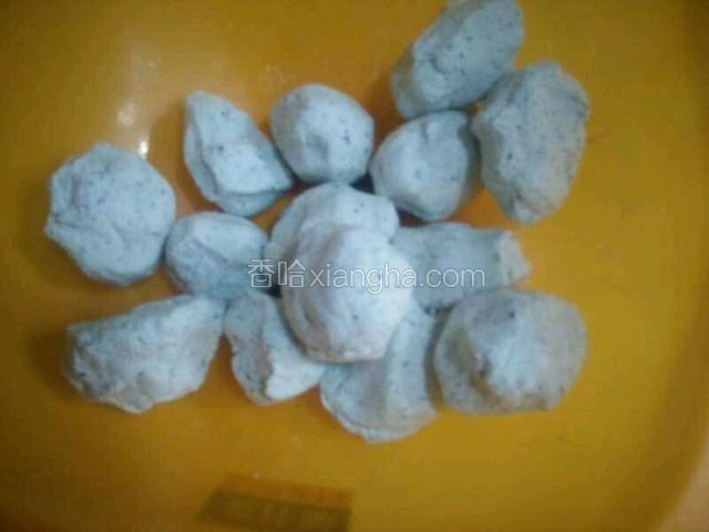 揪成大小合适的小团