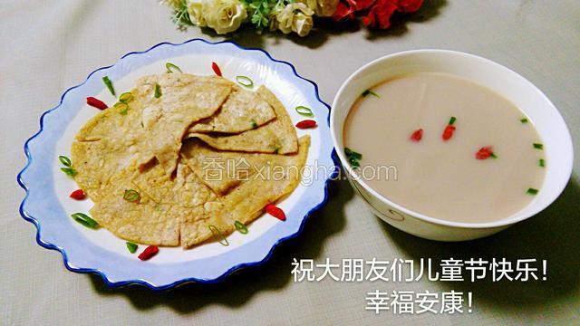 这是红豆、黄豆、黑芝麻的豆浆、豆渣软饼。