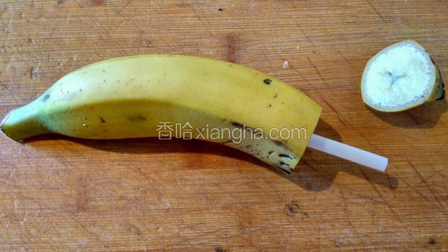 插入吸管，抽出。