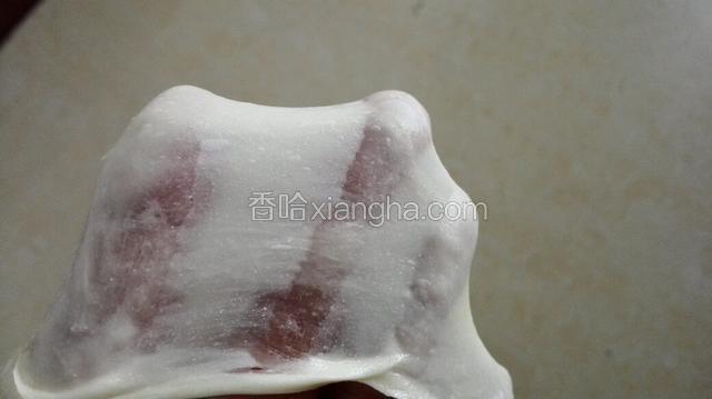揉至一刻钟时放入黄油，继续揉到扩展阶段能出膜为止，揉面时开盖操作，揉好后盖上盖进行发酵！