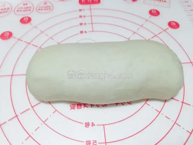 把面团整成棒状