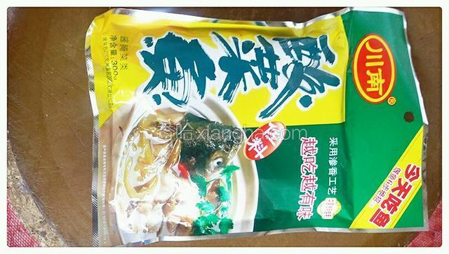 准备酸菜鱼调味料一袋