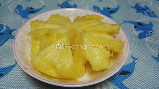 菠萝切小块