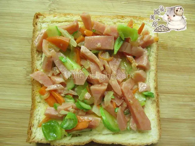 把馅料铺上