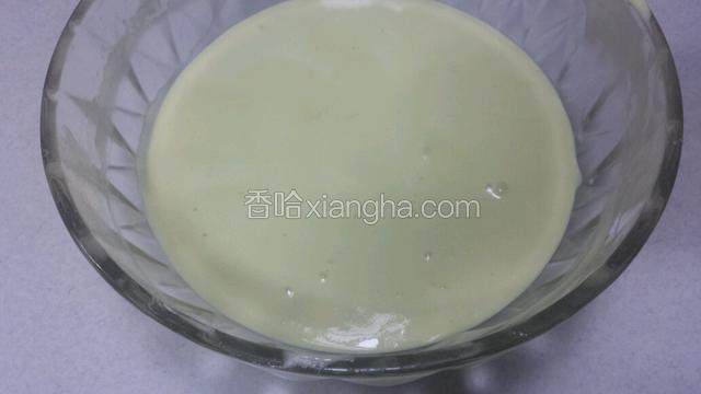 用切拌翻拌的手法混合均匀。