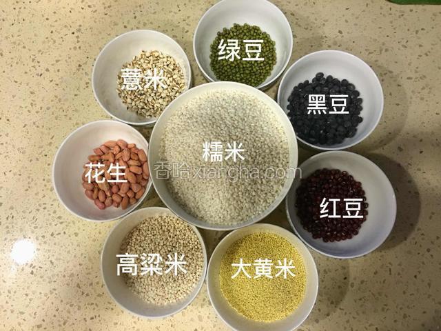 糯米和杂粮清洗干净浸泡12小时以上。