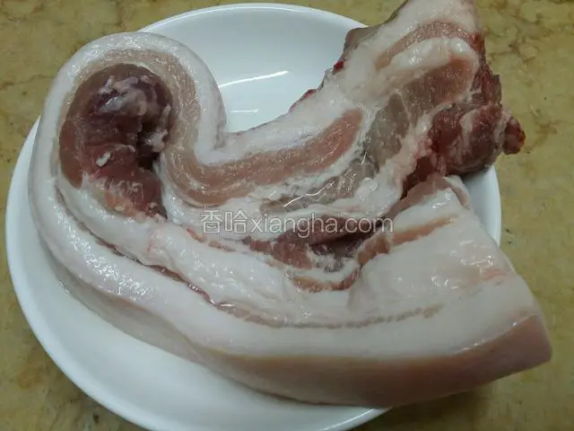 五花肉洗净备用