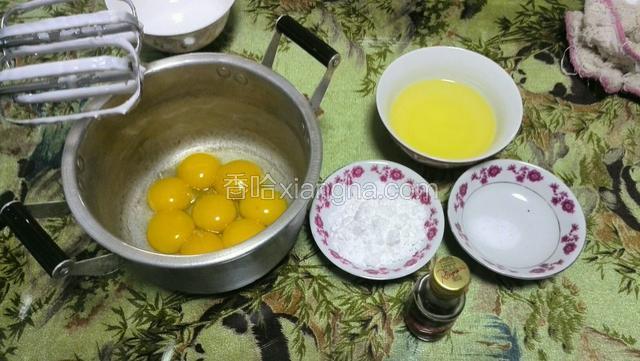 蛋黄打发低速搅拌均匀大约8秒左右